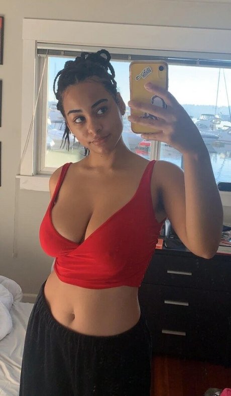 Raina Morris onlyfans model