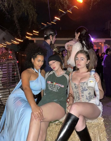 Raina Morris naked onlyfans leaked