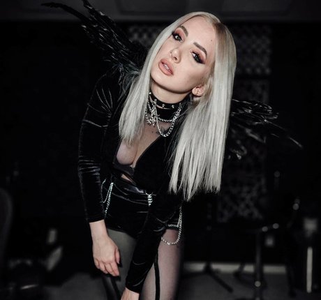 Addie Nicole Amick onlyfans post