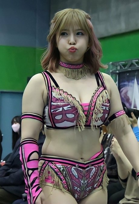 Mina Shirakawa Profile pic