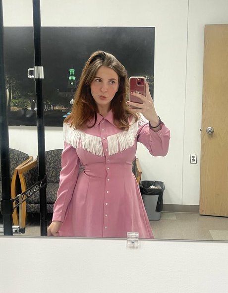 MeganBitchell onlyfans leajs