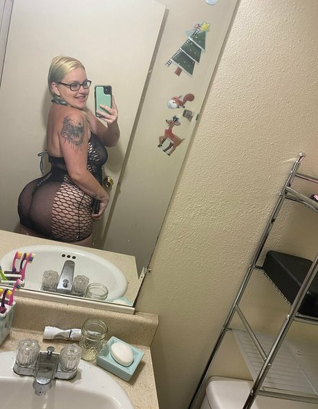 skylarswallows onlyfans model photo