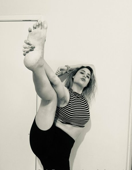 snarkybrunette strip onlyfans