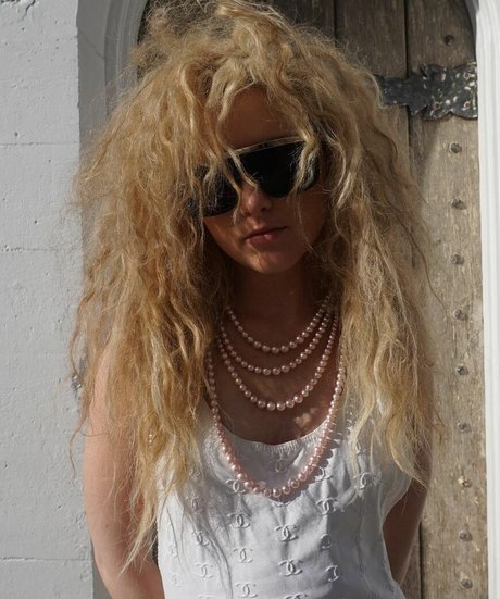 gay asian onlyfans top illustration