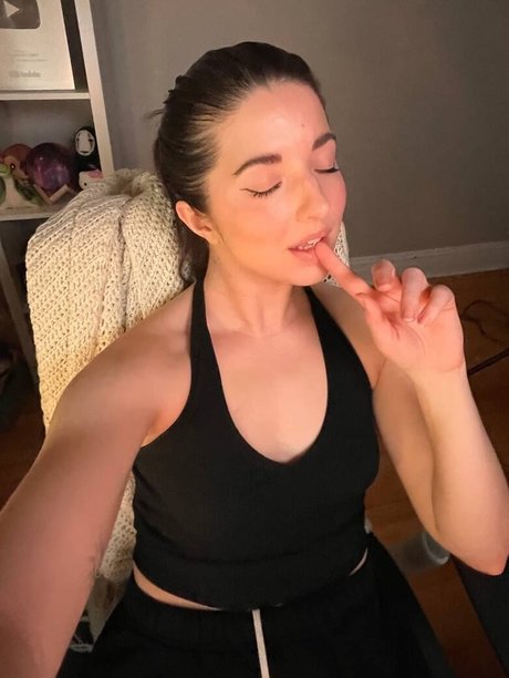 Slight Sounds ASMR onlyfans leaked tits