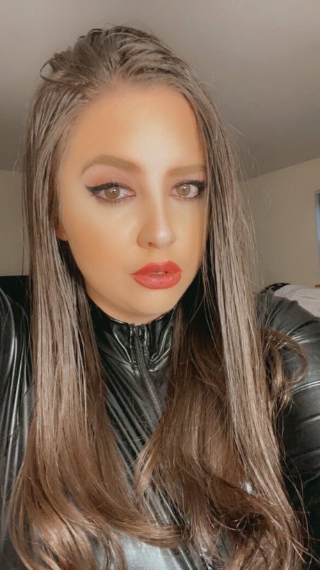 ava hadley onlyfans posts