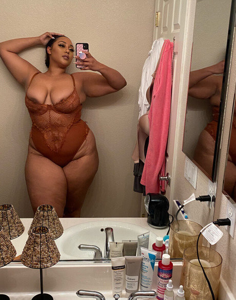 Chantelles Kitchen onlyfans nude leaks