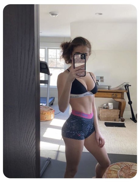 Breckie Hill boobs onlyfans