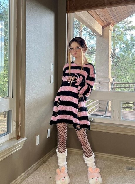 Strawbeariemilkk onlyfans sexy