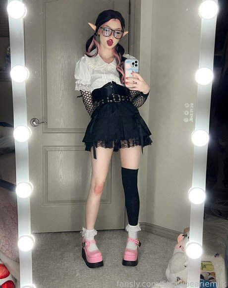 Strawbeariemilkk only fans leaks