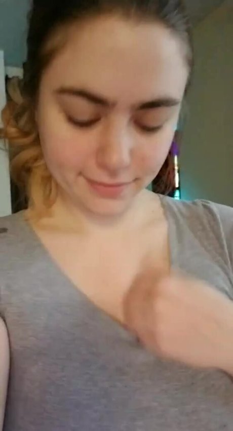 AwesomeKate leaked onlyfans