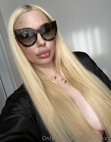 kyrahotxxx onlyfans nude leaks