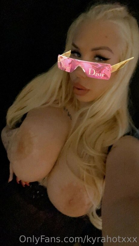 kyrahotxxx onlyfans leakd