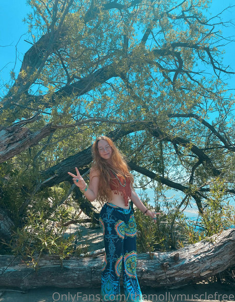 themollymusclefree onlyfans model