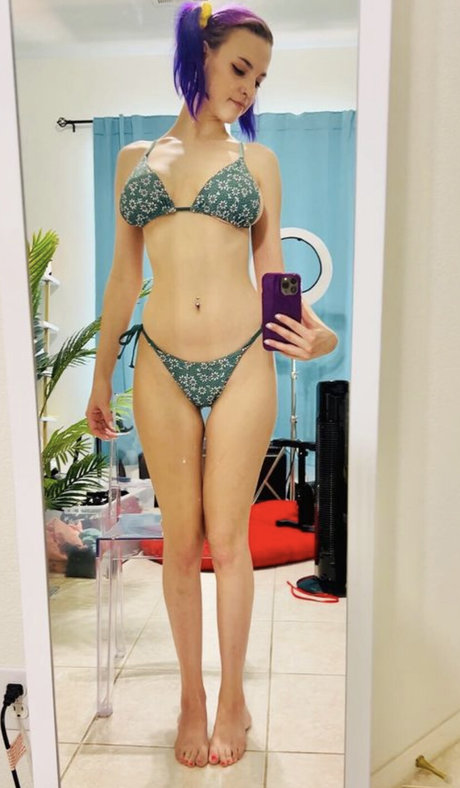 Sarawr cosplay onlyfans model