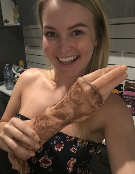 Elle Knox naked onlyfans leaked