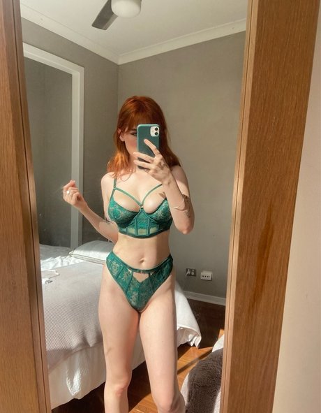 Cherry Apricots onlyfans striptease