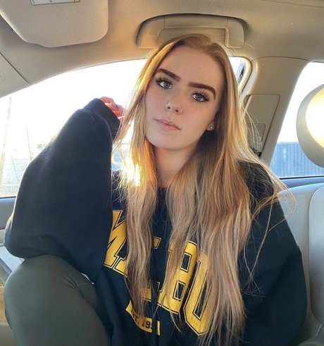 ashleyteen18 onlyfans naked