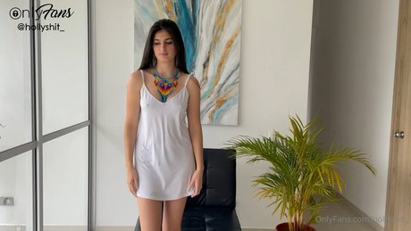 Holly Shit topless onlyfans