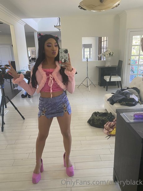 Avery black Profile pic