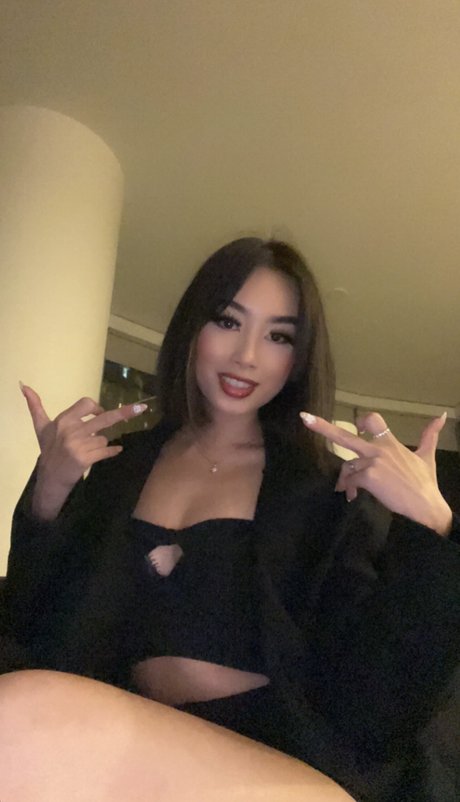 bbygirlmai onlyfans striptease