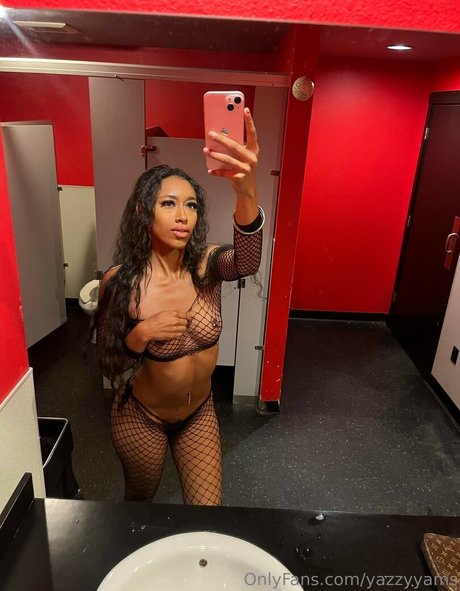 yazzyyams onlyfans model photos