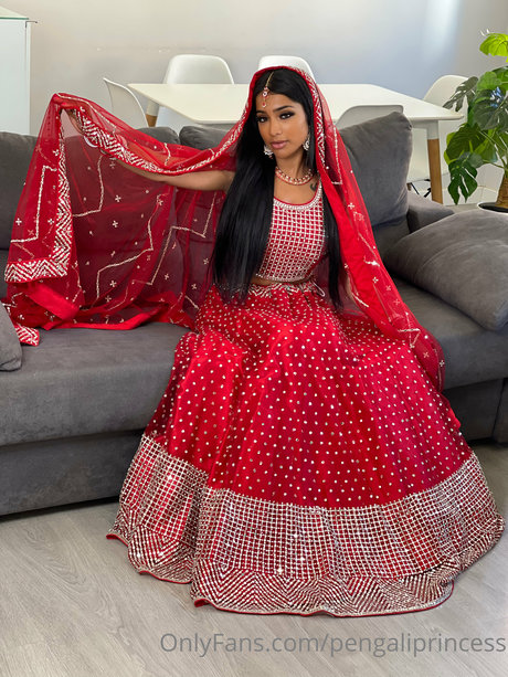 Yasmina Khan onlyfans mega