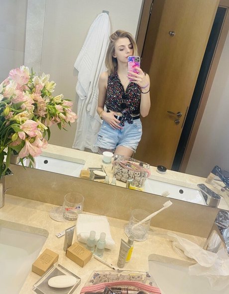 busya18plus onlyfans posts