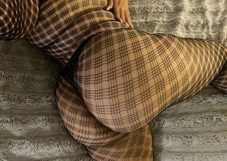 qweeniesw0rld onlyfans sex leaks