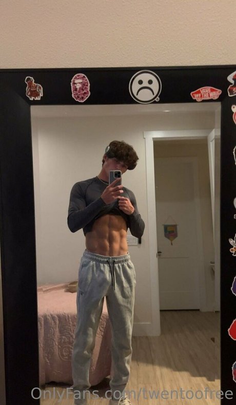 twentoofree onlyfans naked leak