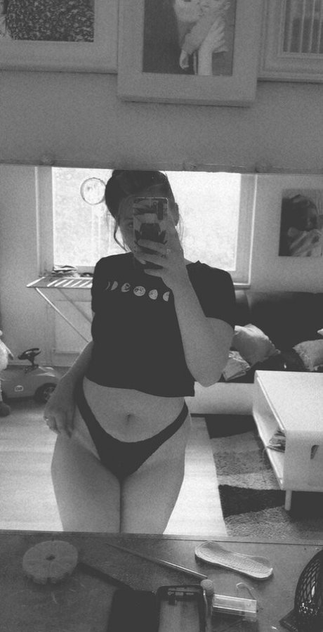 Emily Erdbeer onlyfans content type