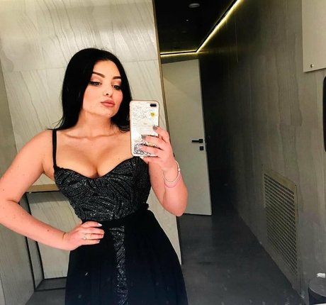 mamasita top onlyfans model photo