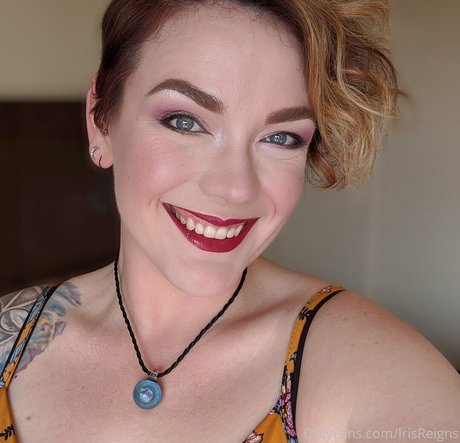 irisreigns only fans photos