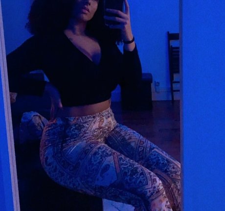 Ines Curly strip onlyfans