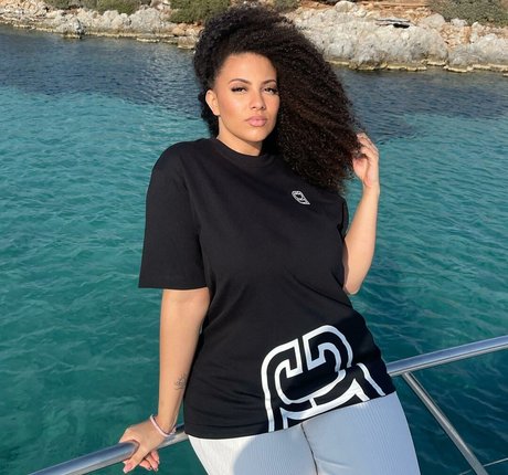 Ines Curly nude on onlyfans