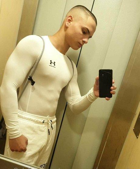 youngmusclegrowingboy onlyfans model photo