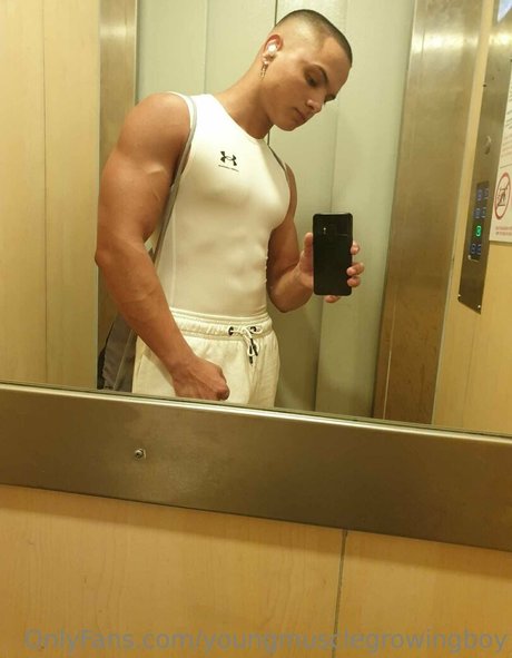 youngmusclegrowingboy nude only fans