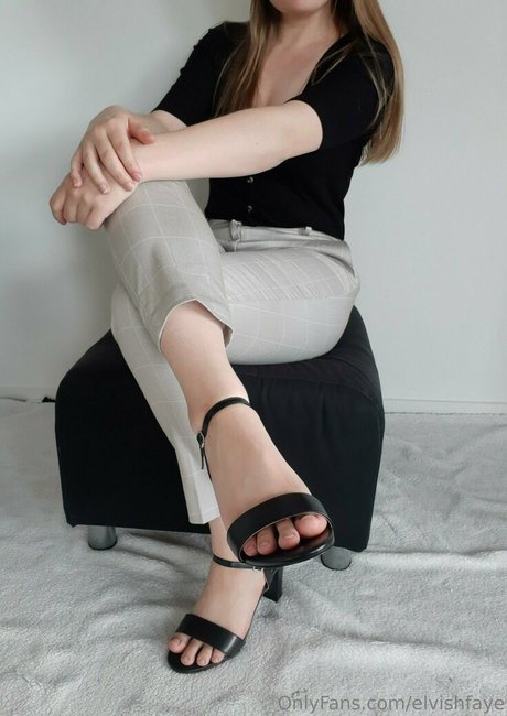 elvishfaye onlyfans boobs