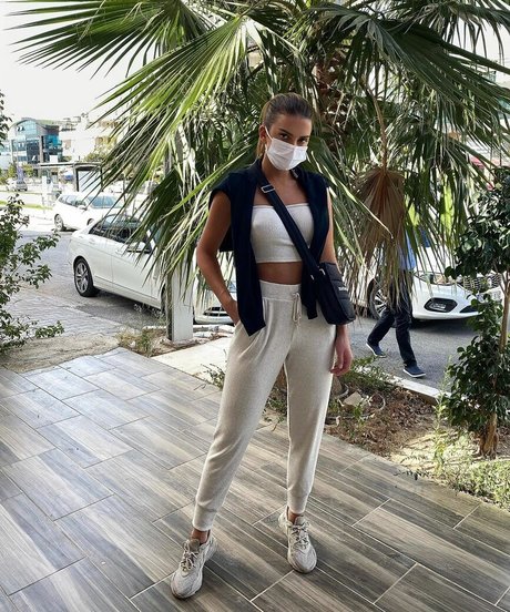 Sara Chafak leaked onlyfans.