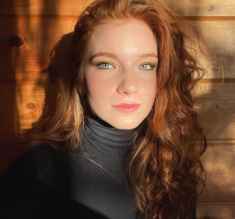 Annalise Basso sexy onlyfans