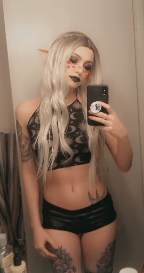 rynnreverie onlyfans model images