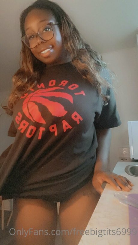 freebigtits6999 onlyfans leaked tits