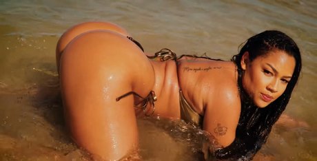 Vitoria Kelly Profile pic