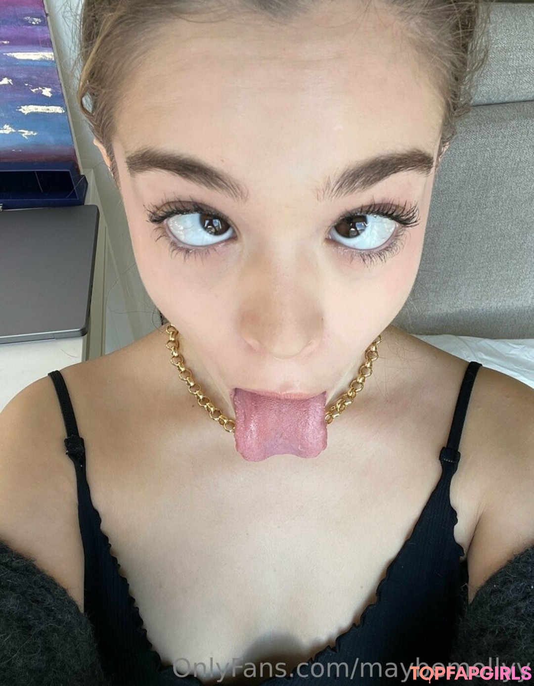 maybemollyy onlyfans striptease