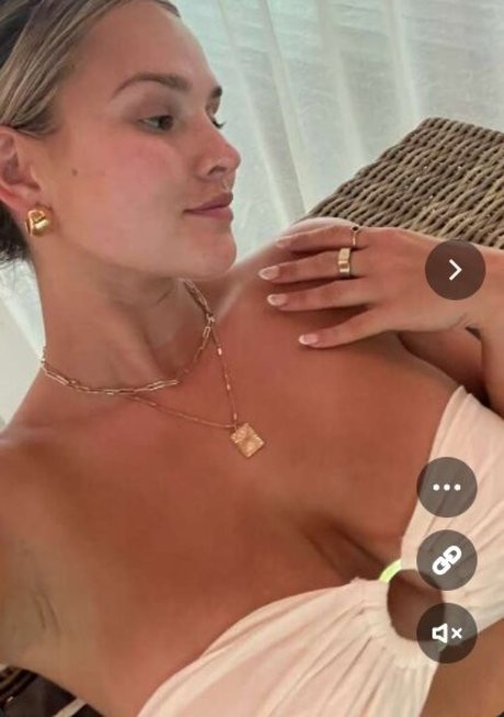 Kinsey Wolanski onlyfans content type