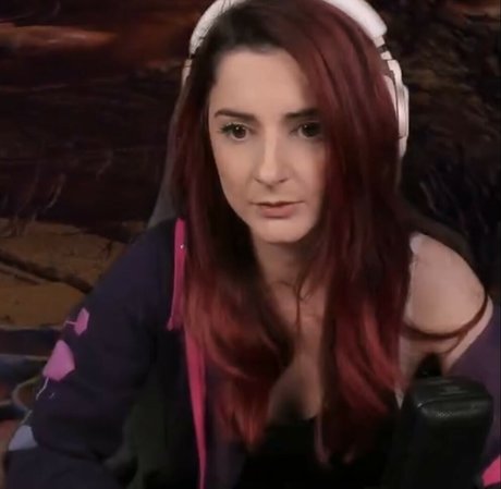 AnnieFuchsia leaks only fans