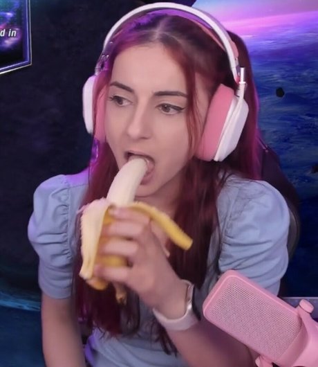 AnnieFuchsia Profile pic