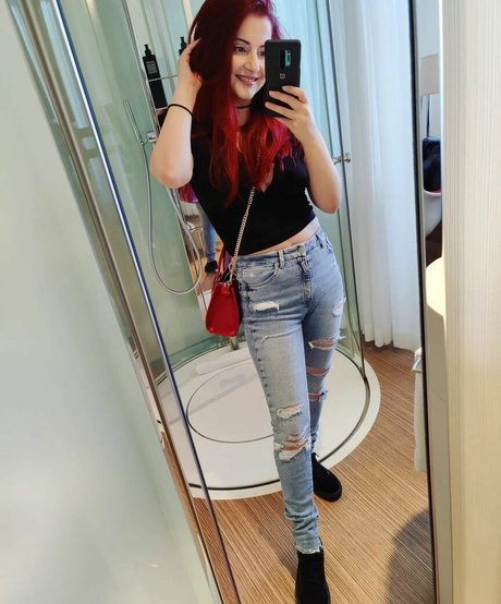 AnnieFuchsia hot onlyfans