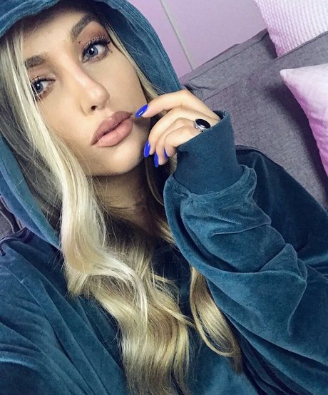 Emerome onlyfans model