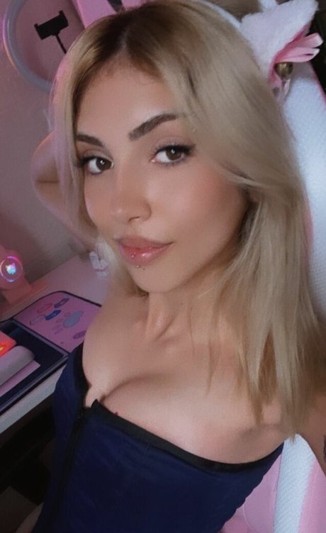 naathys onlyfans model photo